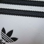 adidas-Originals-Moulded-Case-SAMBA0iPhoneX-WhiteBlack-09.jpg