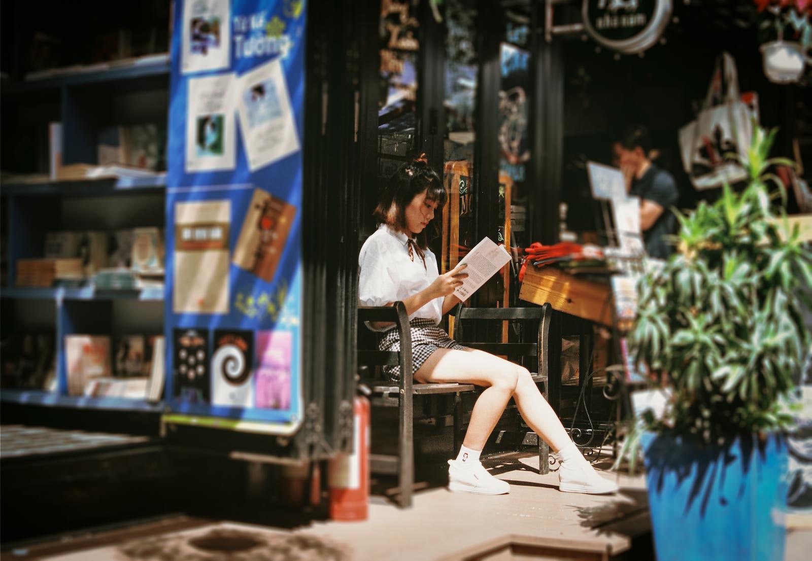 andrew-le-683199-unsplash-girl-reading-a-book.jpg