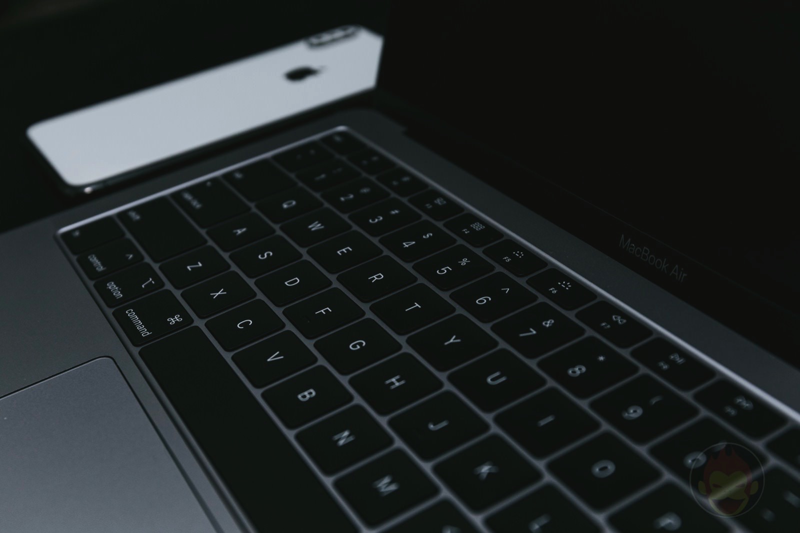 MacBook-Air-2018-keyboard-and-egpu-01.jpg