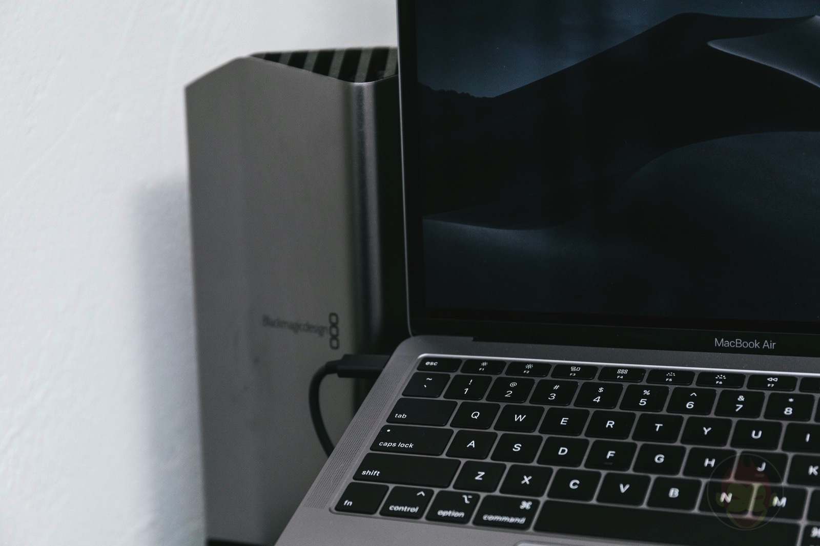 MacBook-Air-2018-keyboard-and-egpu-02.jpg
