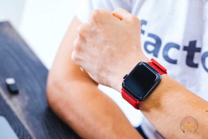 PRODUCT-RED-Sports-Loop-Apple-Watch-08.jpg
