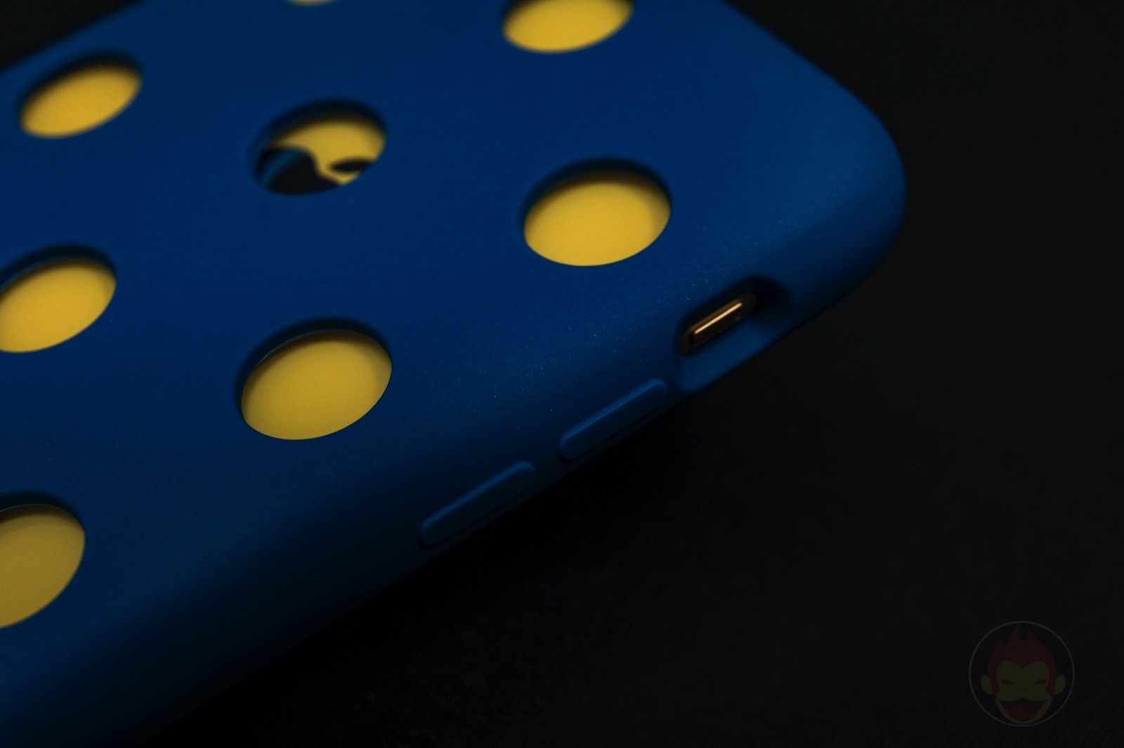 AndMesh-Layer-Case-Cobalt-Blue-for-iPhoneXR-04.jpg