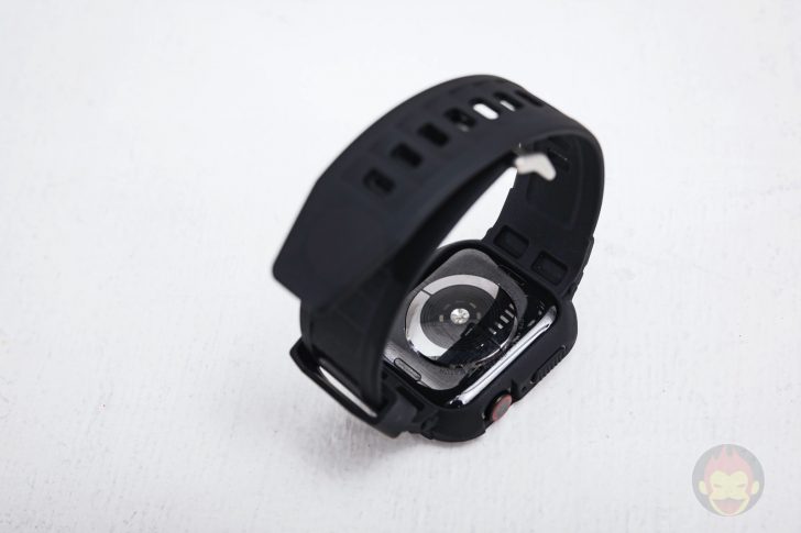 Spigen-Rugged-Armor-Pro-Apple-Watch-Band-and-case-06.jpg