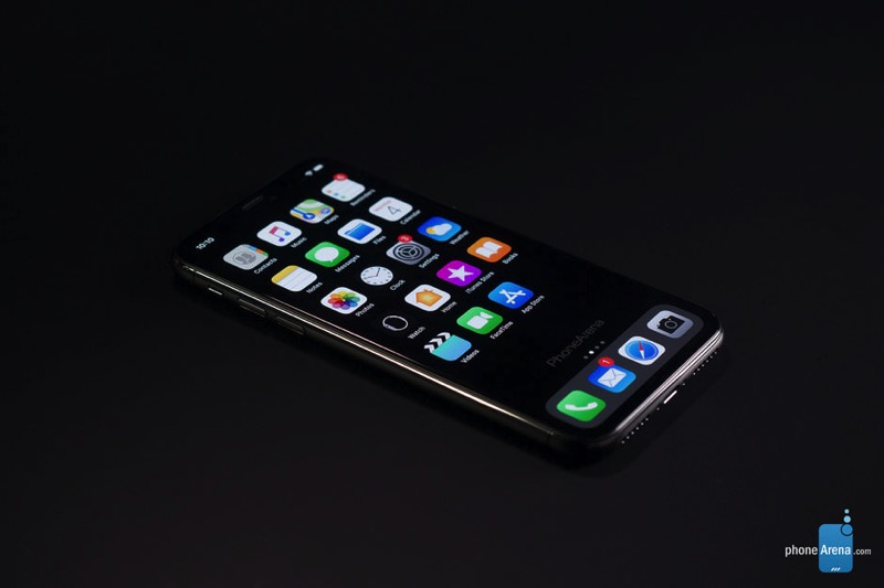 iOS-13-dark-mode-home-screen.jpg