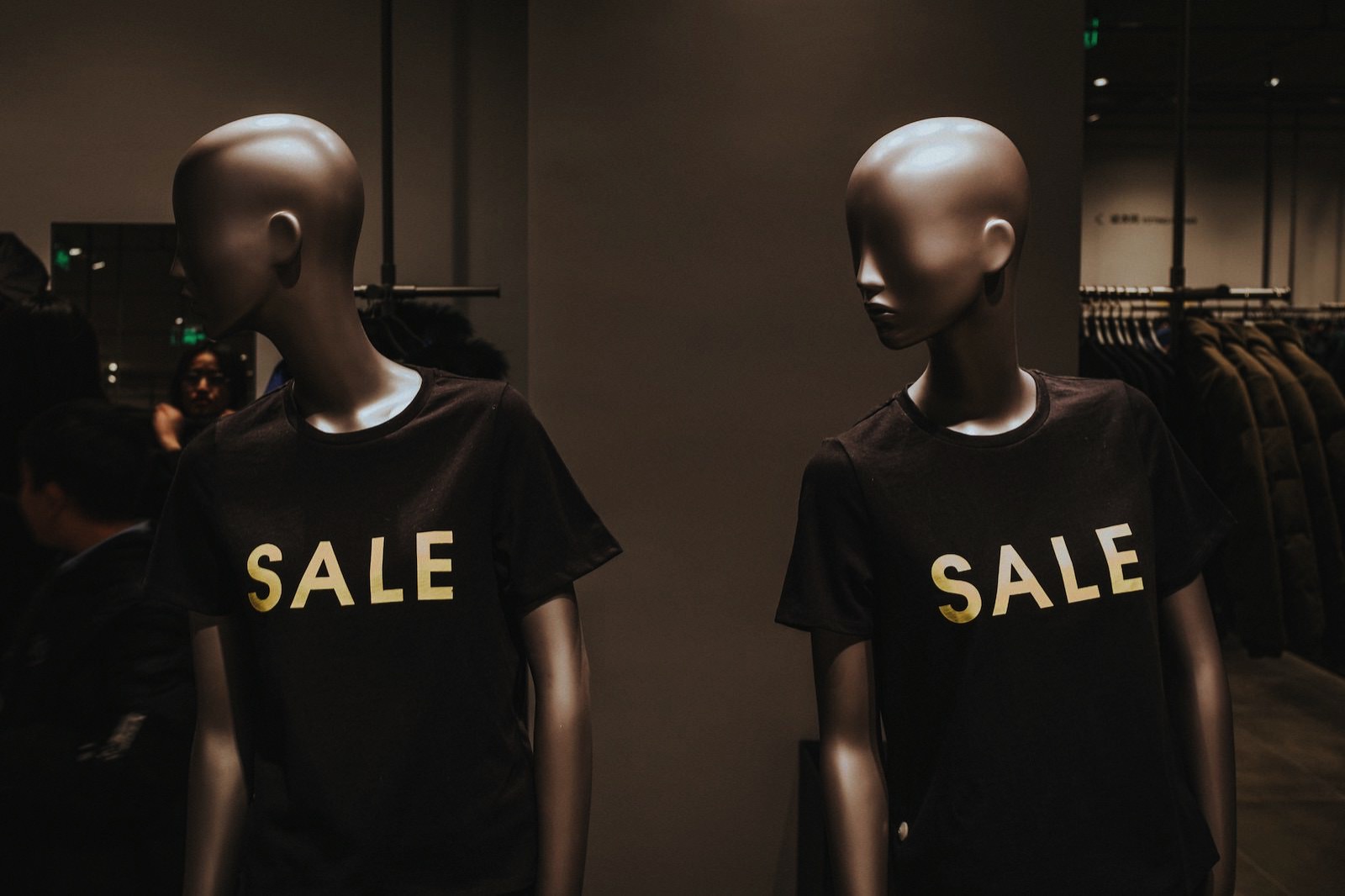 xiaolong-wong-1244284-unsplash-mannequin.jpg