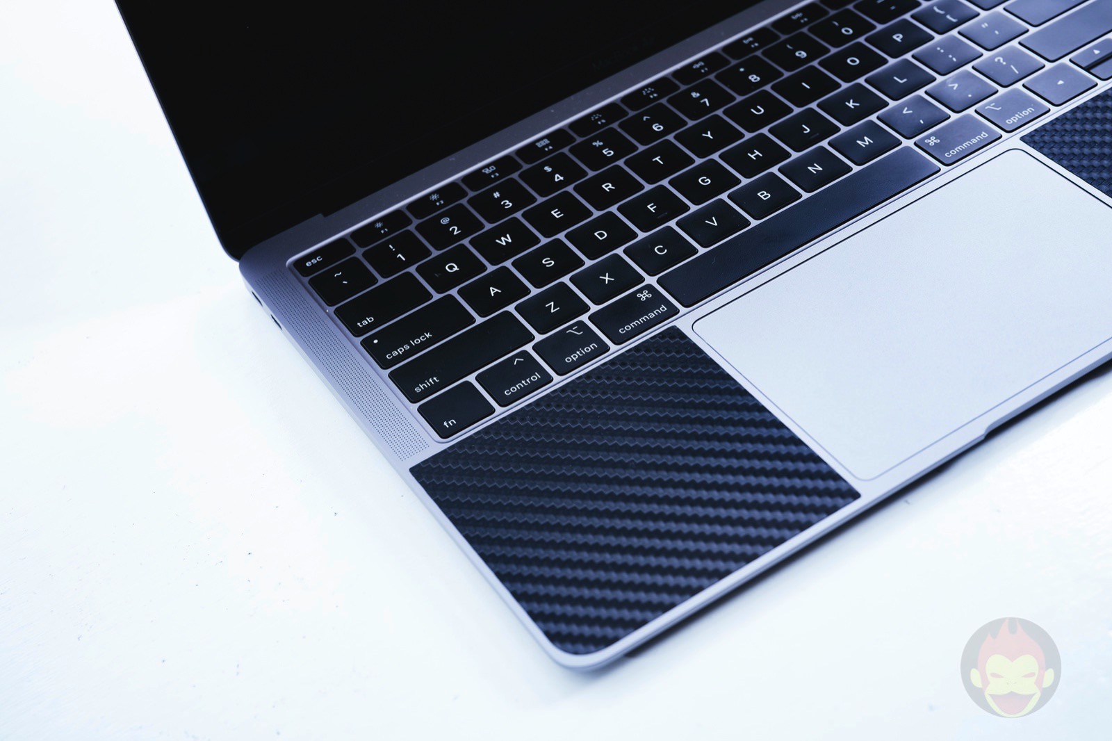 MacBookAir-2018-Keyboard-and-trackpack-01.jpg
