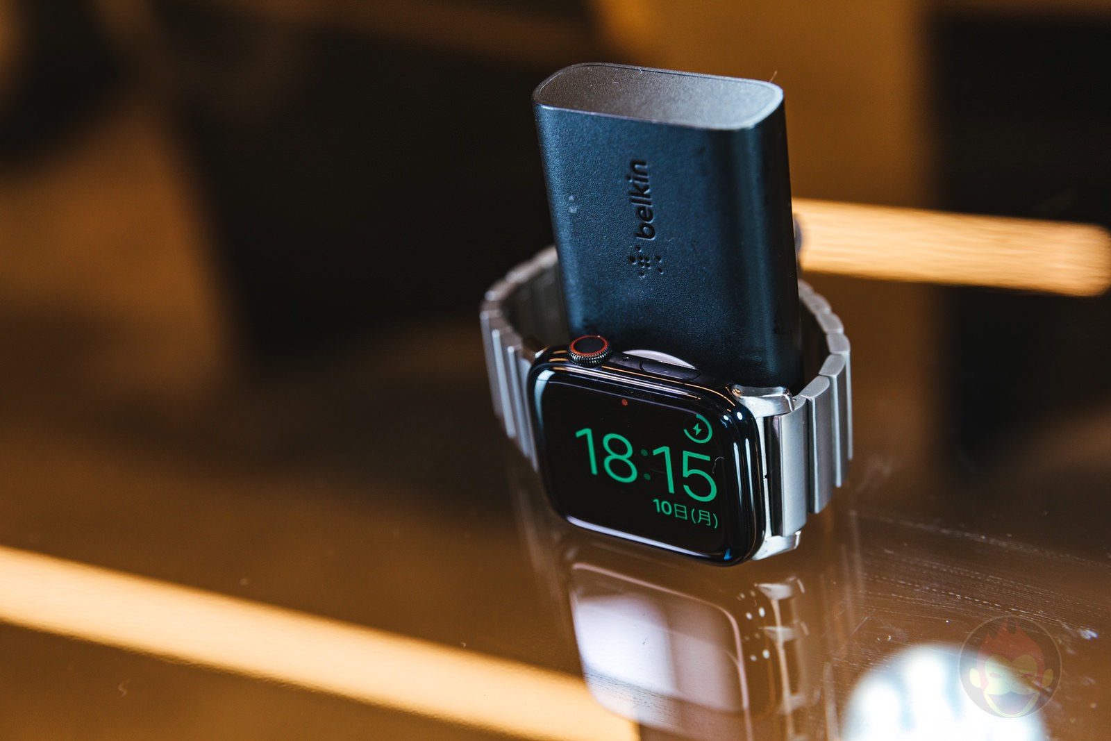 Belkin-Boost-Charge-Apple-Watch-Mobile-Battery-15.jpg