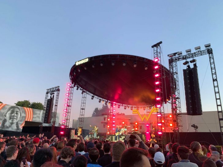Weezer-plays-at-WWDC19-Afterparty-03.jpg