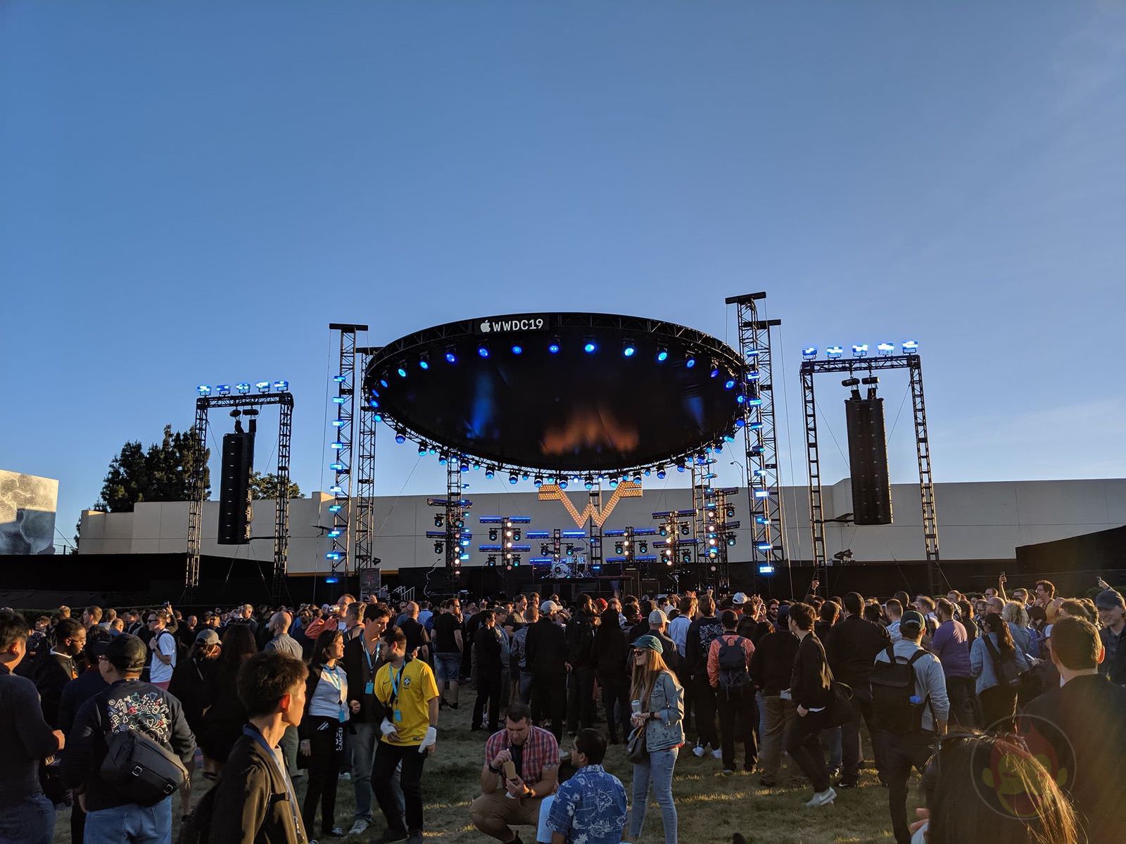 Weezer-plays-at-WWDC19-Afterparty-06.jpg