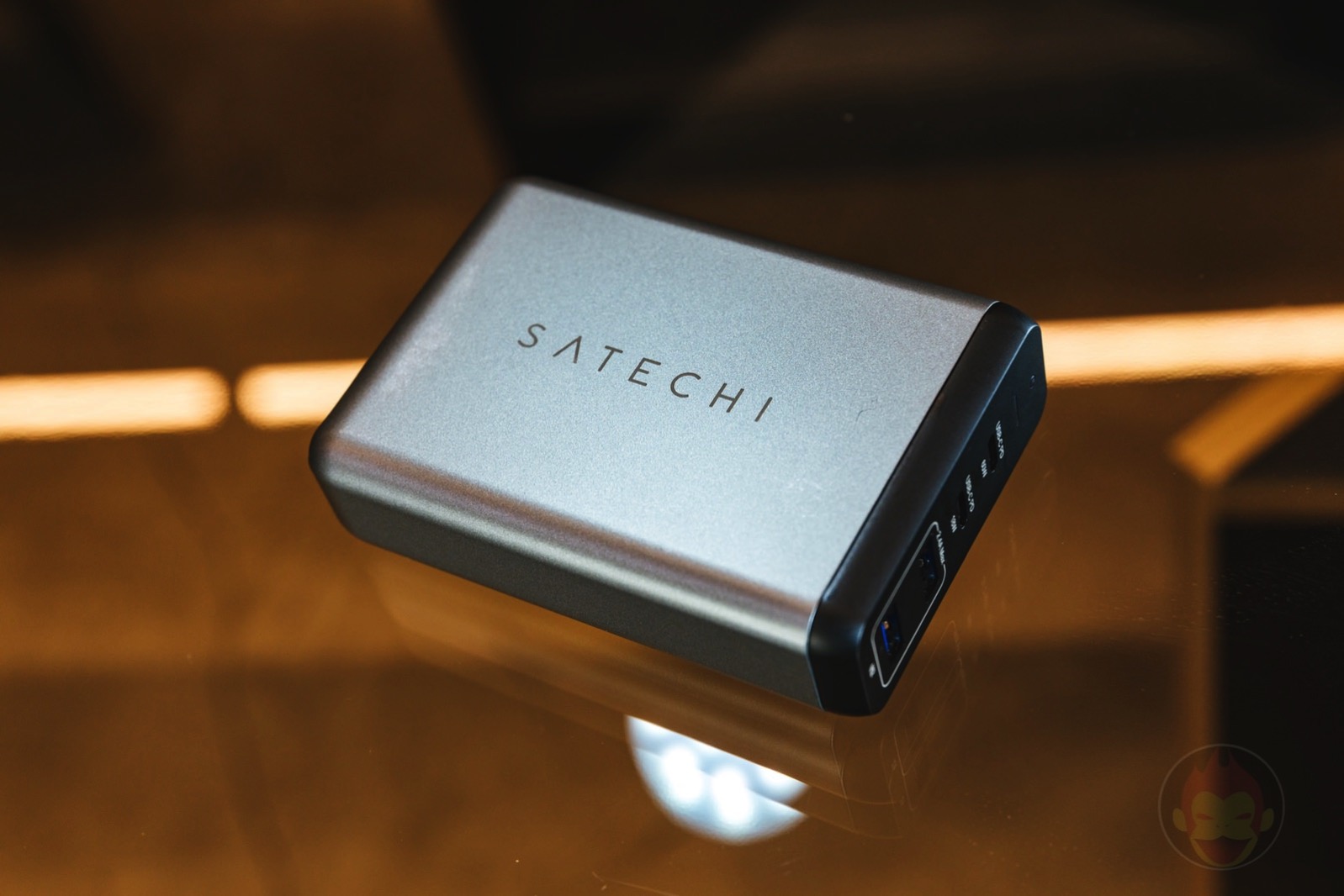 Satechi-75W-Dual-Travel-Charger-15.jpg