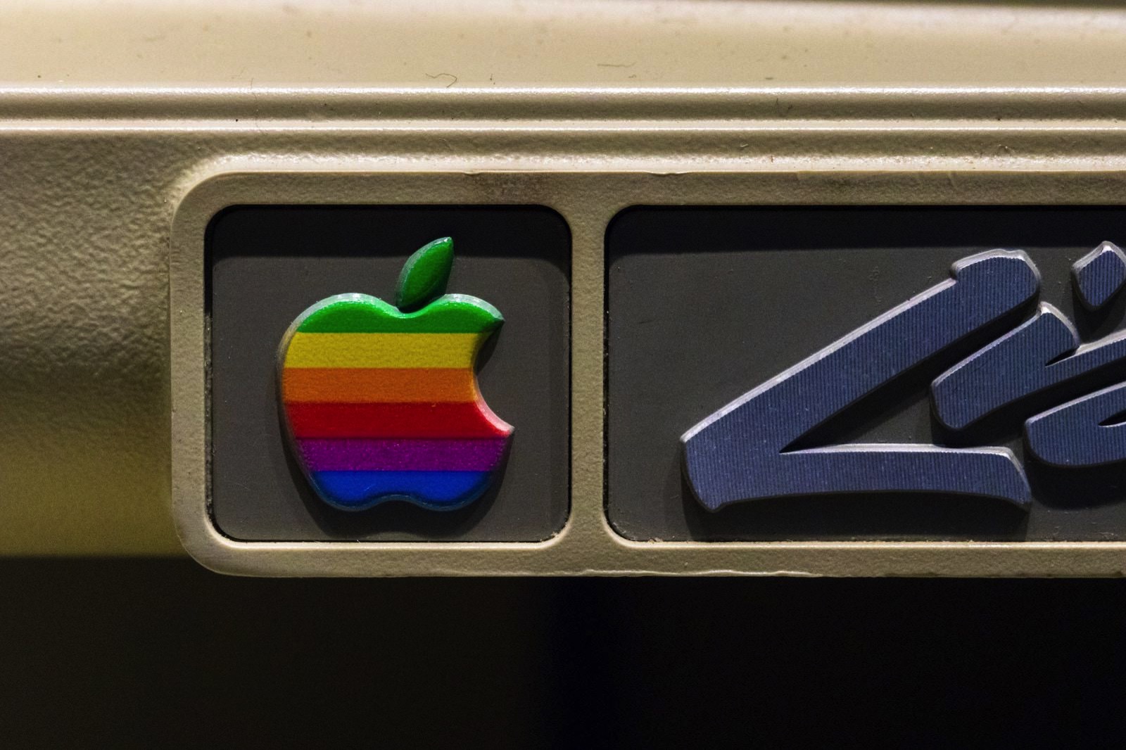 jason-leung-tMh1DEUrzT4-unsplash-rainbow-apple-logo.jpg