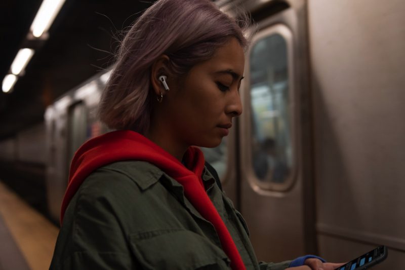 Apple_AirPods-Pro_Lifestyle_102819.jpg
