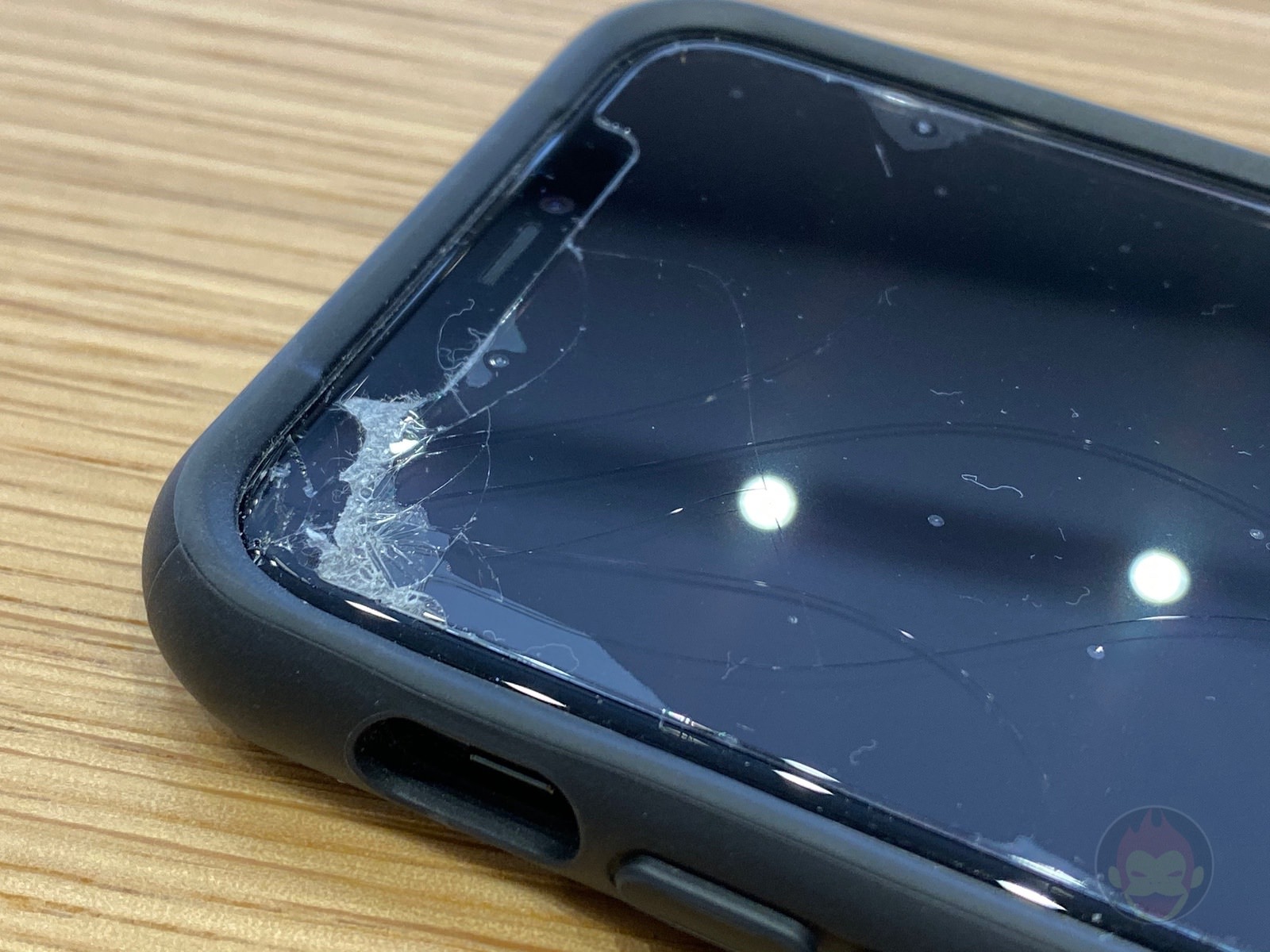 iphone-11-pro-already-shattered-02.jpeg