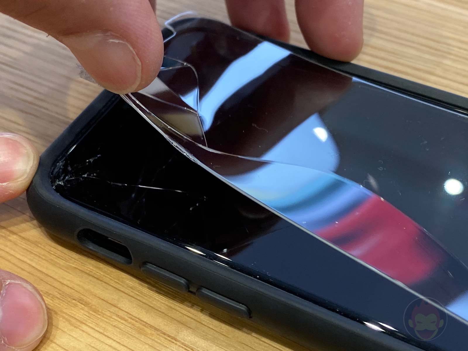 iphone-11-pro-already-shattered-06.jpeg