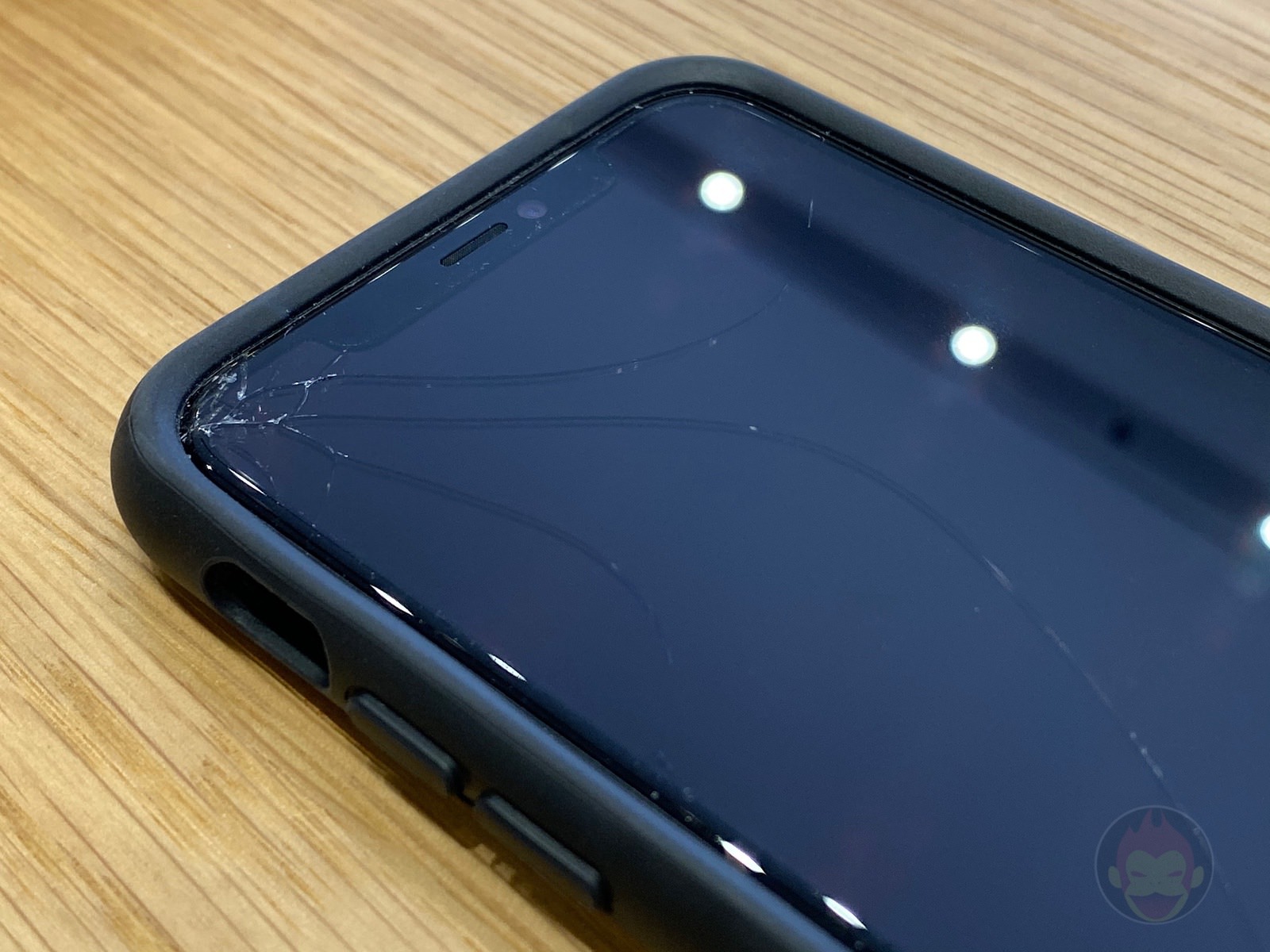 iphone-11-pro-already-shattered-12.jpeg