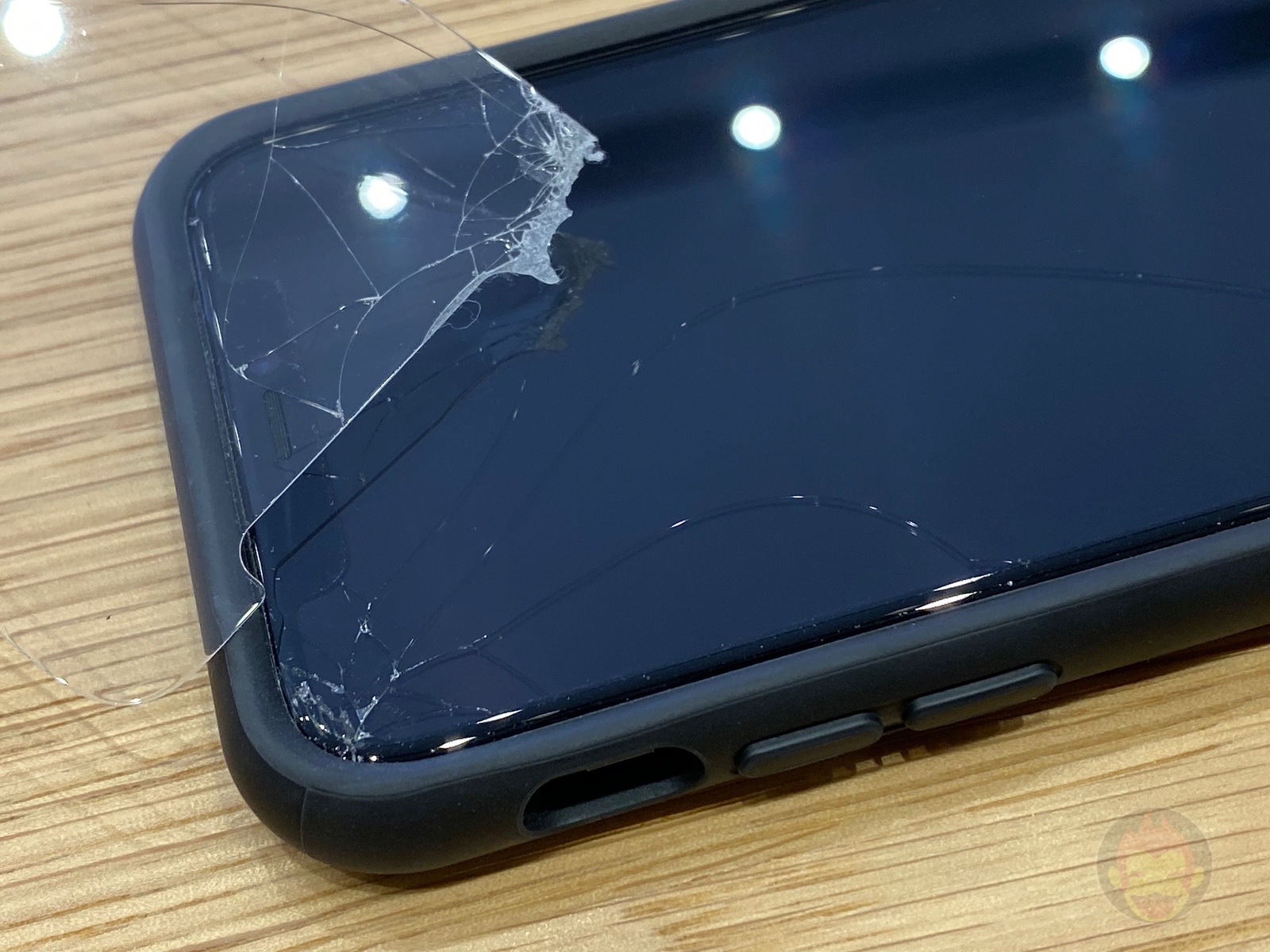 iphone-11-pro-already-shattered-15.jpeg