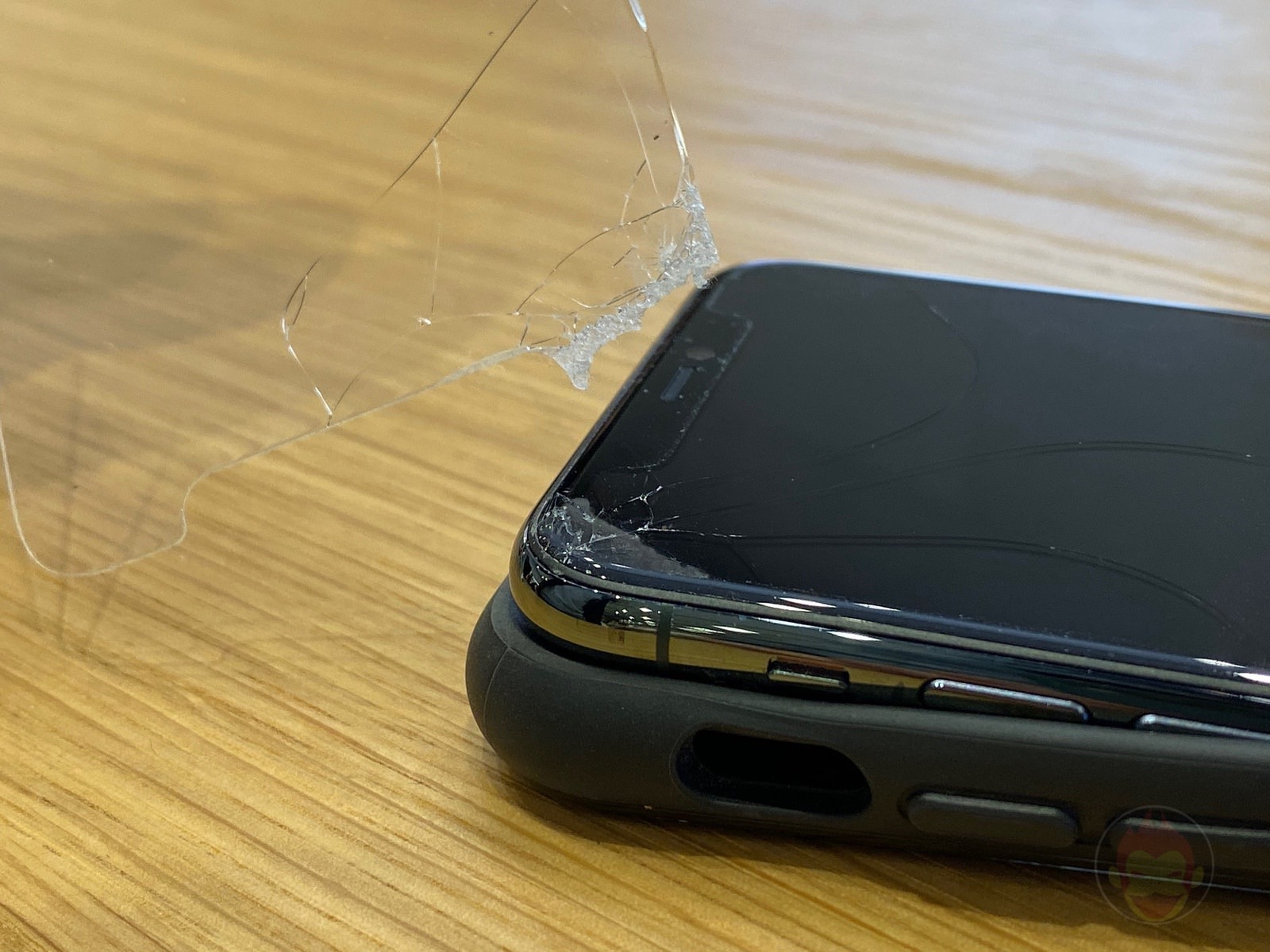 iphone-11-pro-already-shattered-22.jpeg