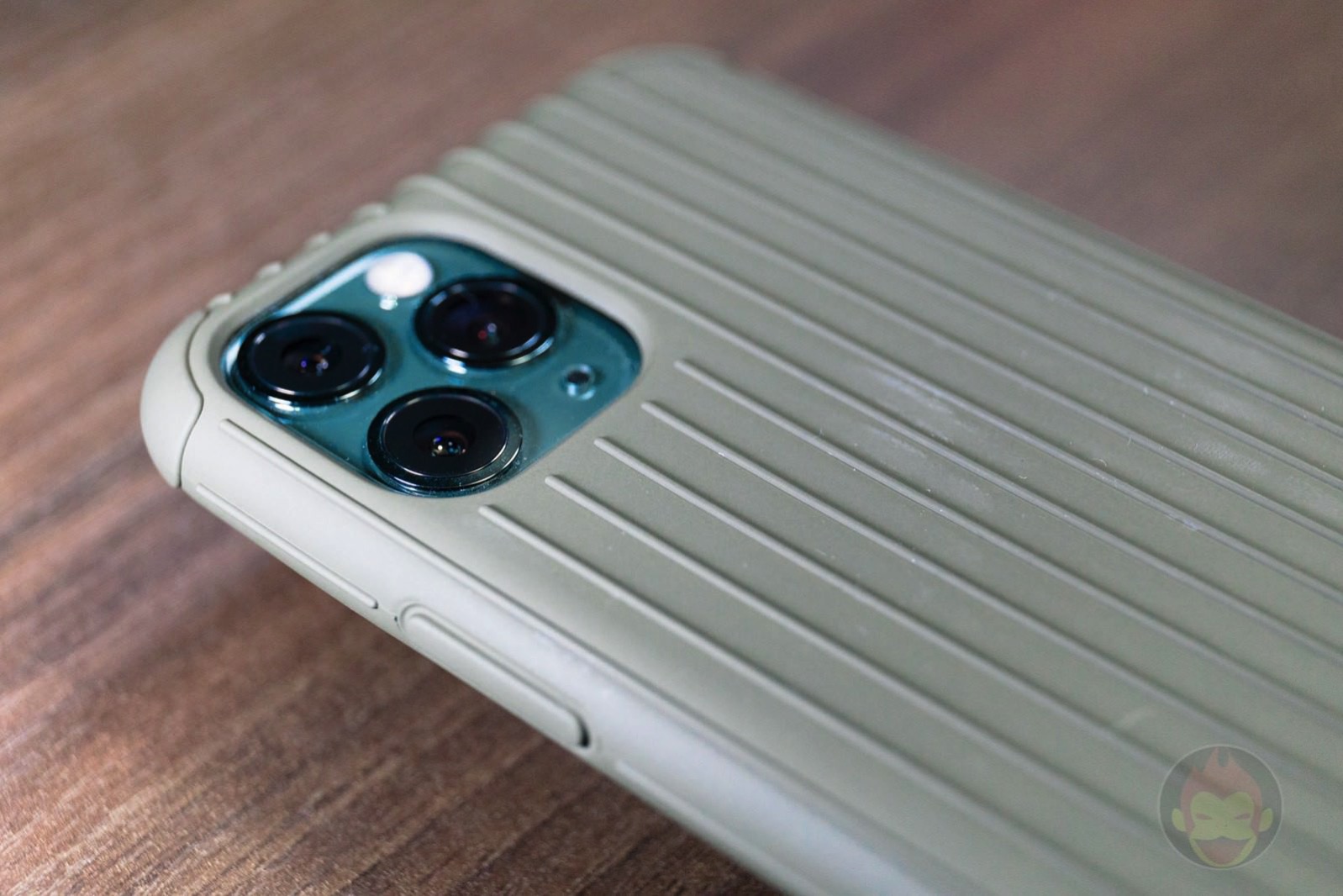 レビュー】GRAMAS Rib Light TPU Shell Case for iPhone 11 Pro：個性的なリブデザインが魅力 | ゴリミー