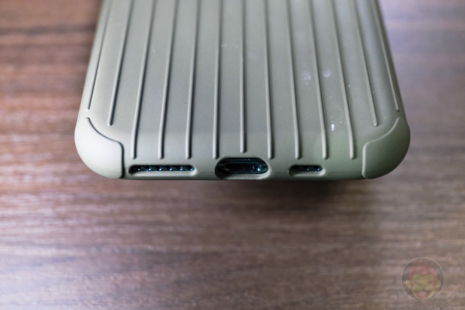 GRAMAS-Rib-Light-TPU-Shell-Case-for-iPhone11Pro-Review-02.jpg