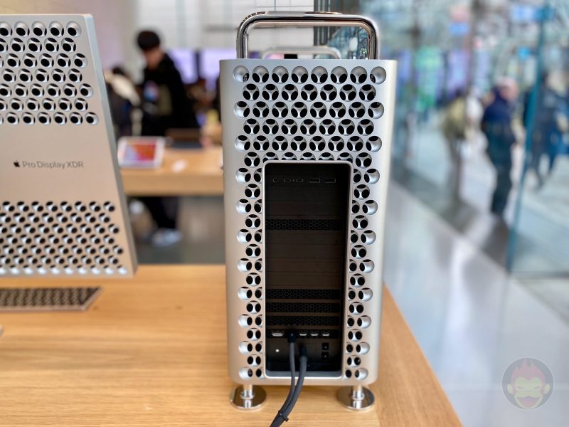 Mac-Pro-Pro-Display-XDR-Apple-Omotesando-16.jpeg
