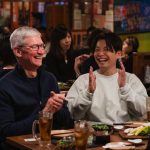 Tim-Cook-with-Hoshino-gen.jpeg