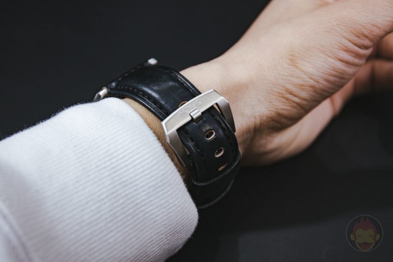 Apple-Watch-NOMAD-Shell-Cordovan-Strap-Review-08.jpg