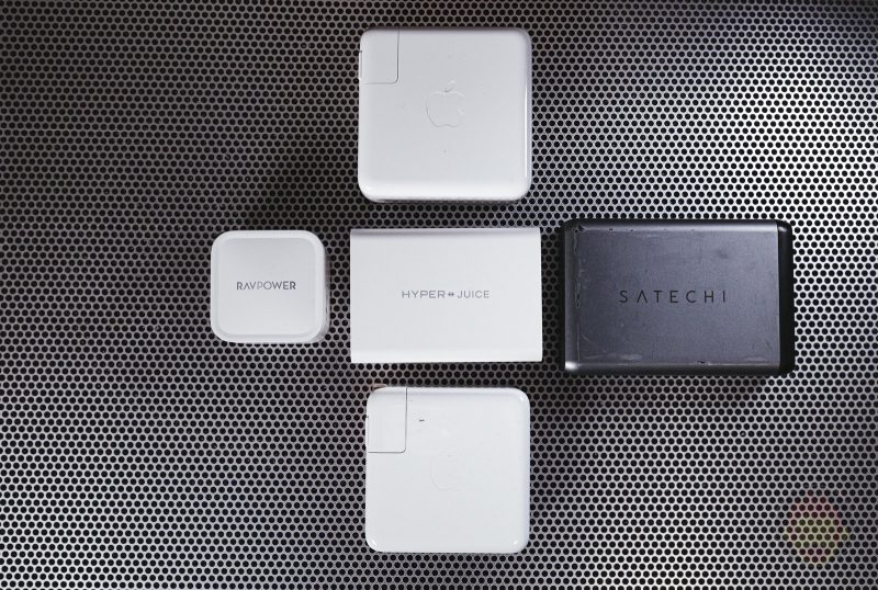 HyperJuice-100W-GaN-Charger-Review-Size-Comparison-03.jpg