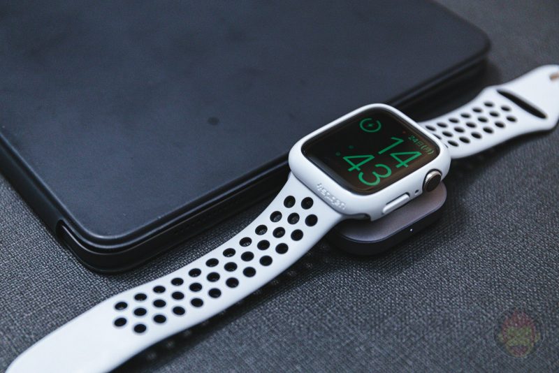 Satechi-USB-C-Apple-Watch-Charging-Dock-03.jpg