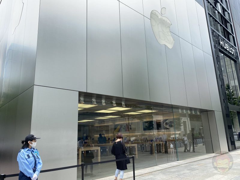 Apple-Ginza-on-a-Weekday-After-COVID19-01.jpg