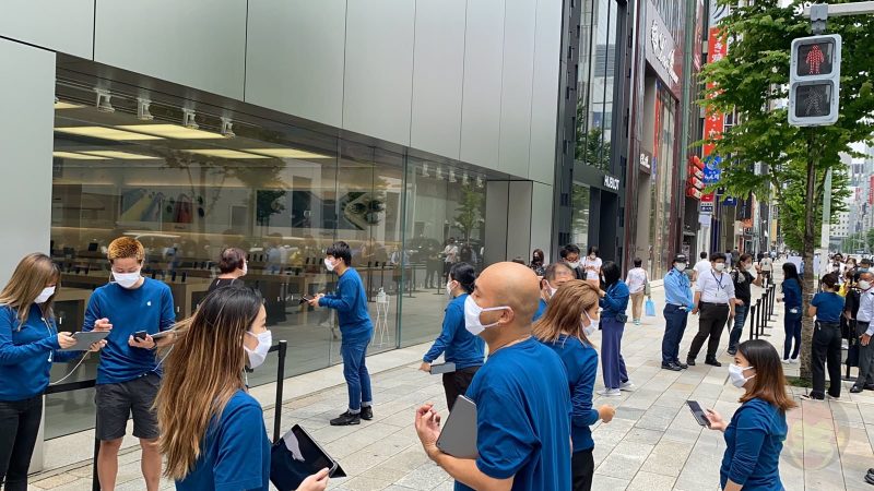 Apple-Ginza-on-a-Weekday-After-COVID19-04.jpg