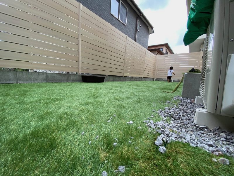 Artificial-lawn-in-backyard-review-14.jpeg