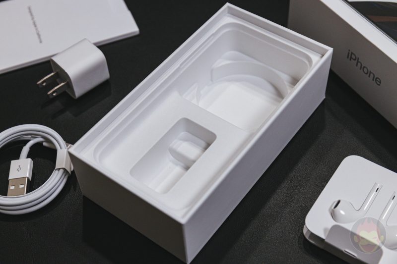 iPhone-SE-2-Package-01.jpg