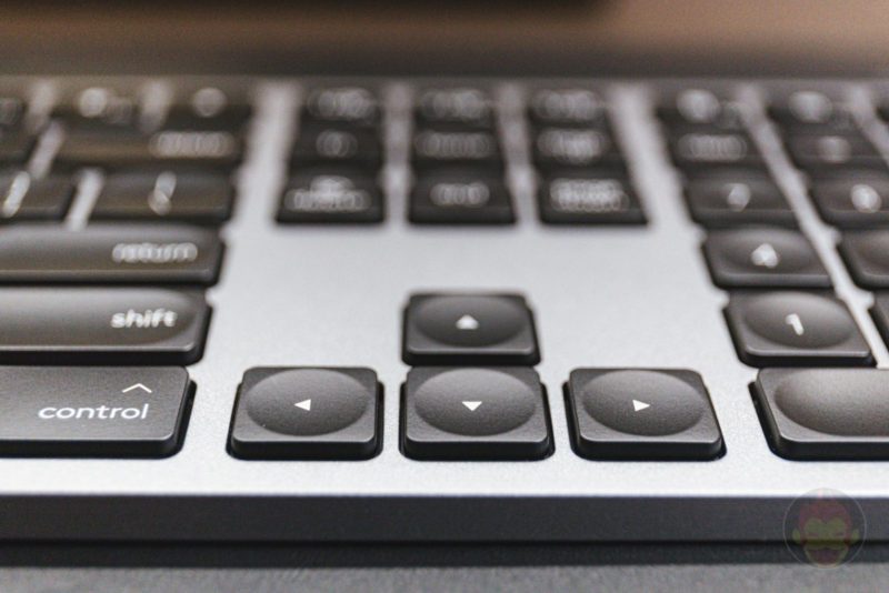 Logicool-KX800M-MX-KEYS-for-Mac-02.jpg