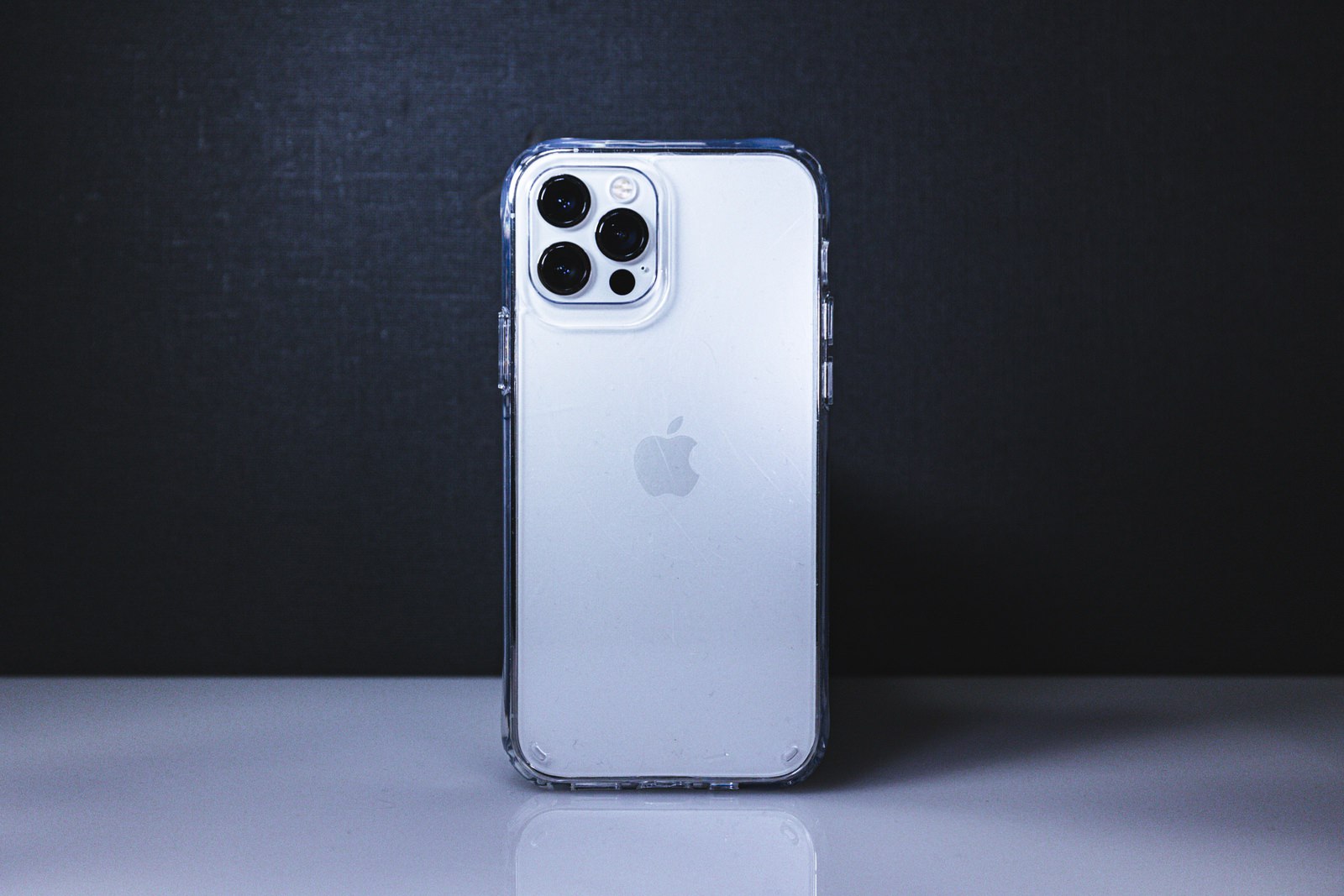 Spigen GAURAN iPhone12 Case and Display Protector 01