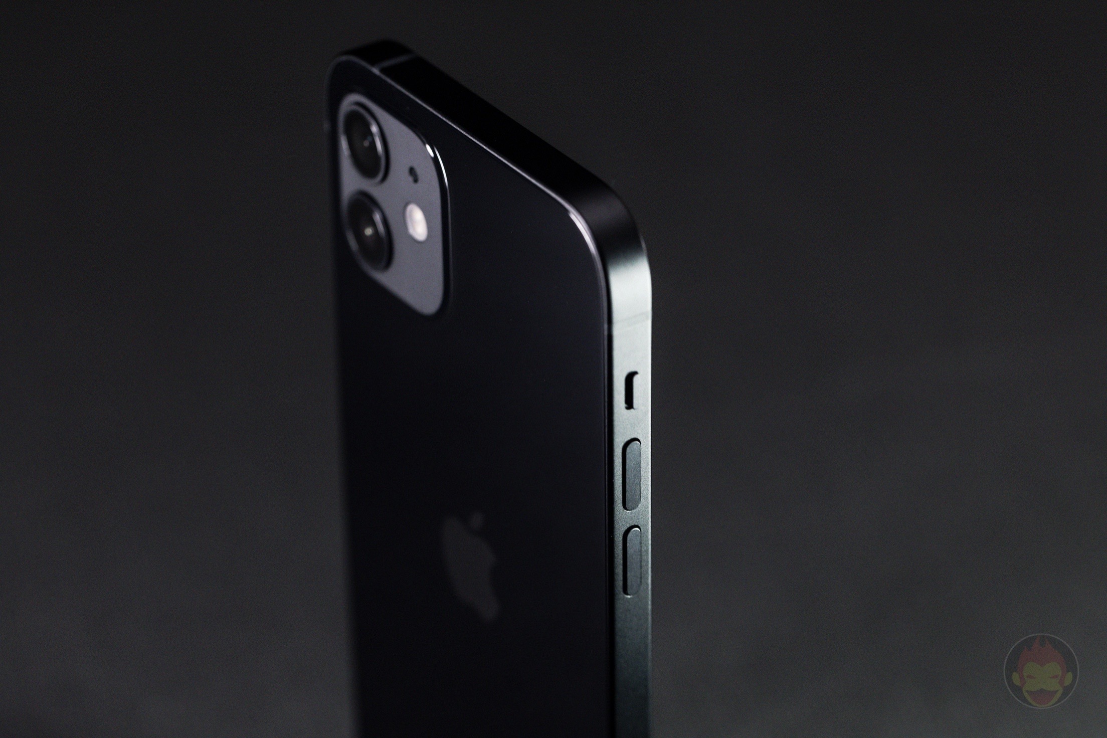 IPhone 12 Review Product Photos 15