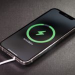 Charging-iPhone12Pro-with-MagSafe-03.jpg