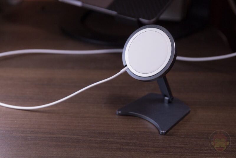 Newseego-MagSafe-Charger-Stand-Review-03.jpg