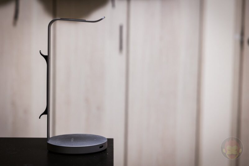 Satechi-Aluminum-Headphone-Stand-Review-01.jpg