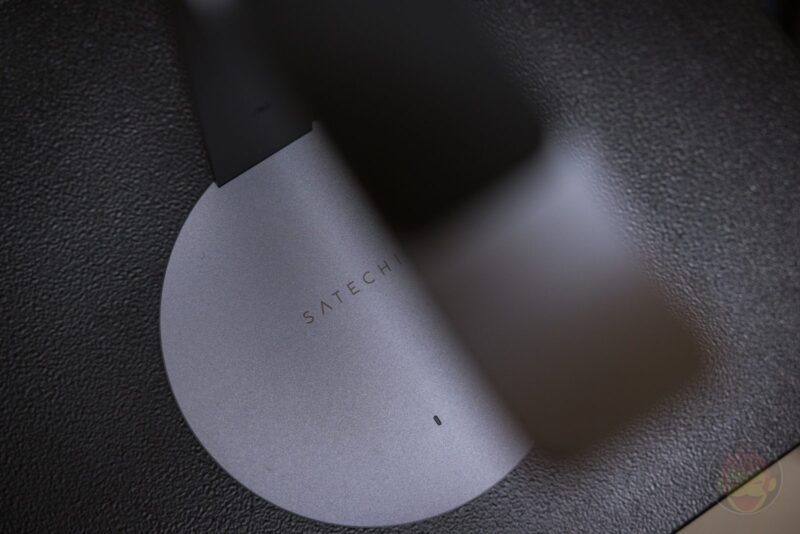 Satechi-Aluminum-Headphone-Stand-Review-02.jpg