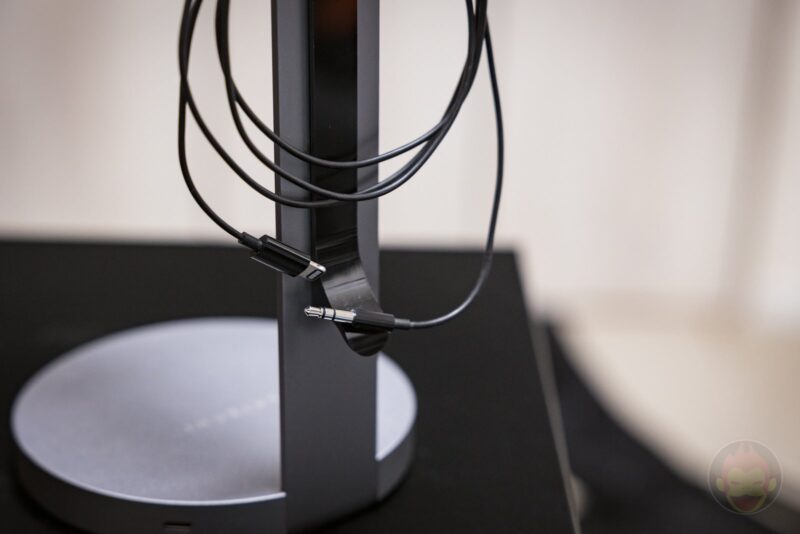 Satechi-Aluminum-Headphone-Stand-Review-09.jpg