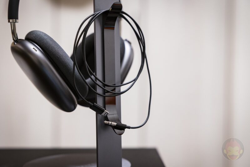 Satechi-Aluminum-Headphone-Stand-Review-10.jpg