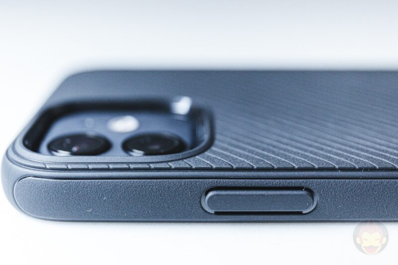 Spigen-Mag-Armour-iPhone12-Case-Review-05.jpg