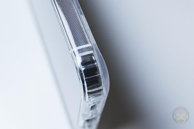 ZNX-ZENIX-iPhone12Pro-Clear-MagSafe-Case-Review-02.jpg