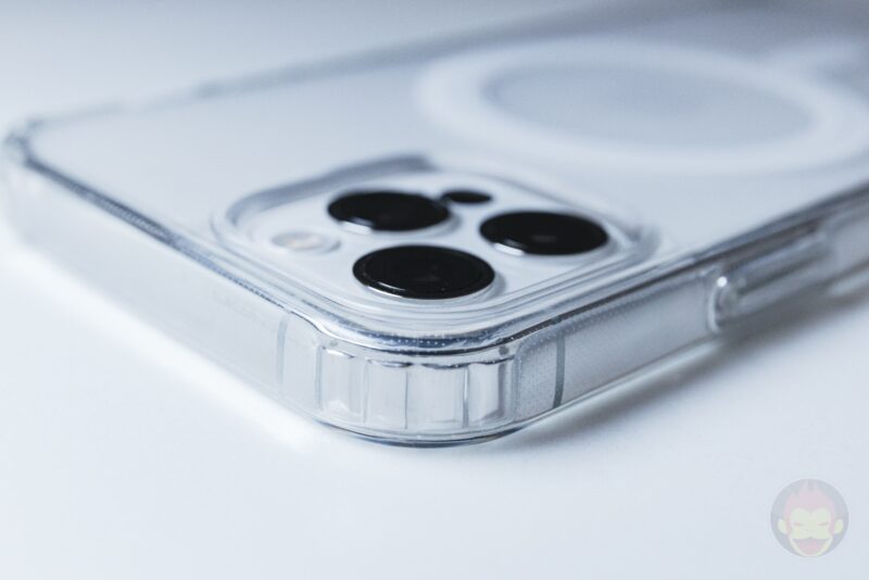 ZNX-ZENIX-iPhone12Pro-Clear-MagSafe-Case-Review-04.jpg