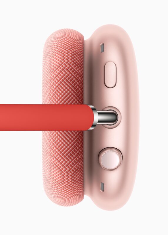apple_airpods-max_top-red_12082020.jpg
