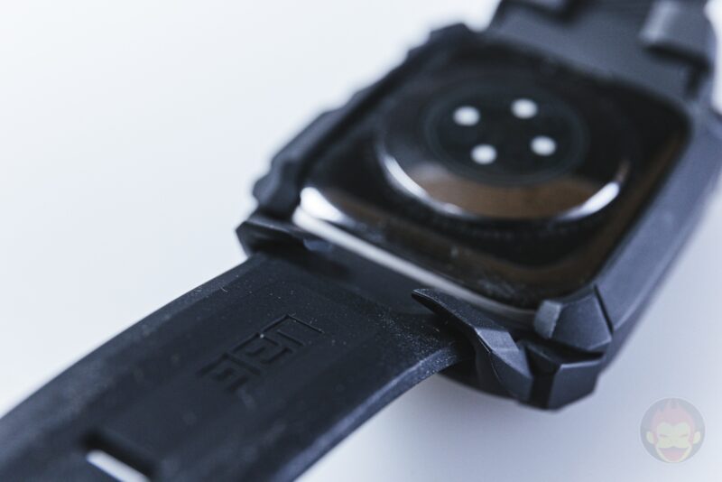 Apple-Watch-G-SHOCK-Elecom-Case-and-UAG-Band-Review-05.jpg