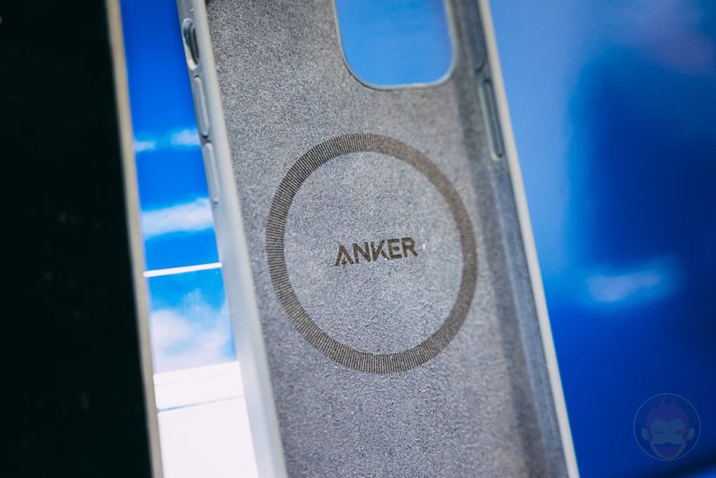 Anker-Magnetic-Silicone-Case-for-iPhone12-12Pro-Handson-12.jpg