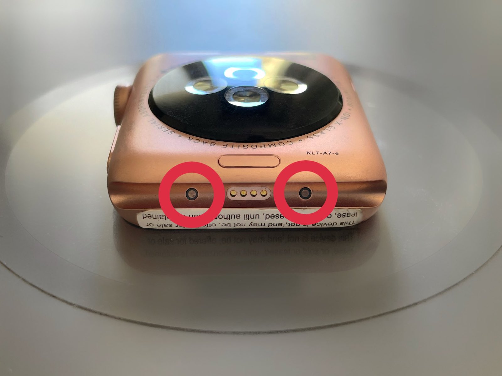 Smart Connector like on AppleWatchSeries3 prototype