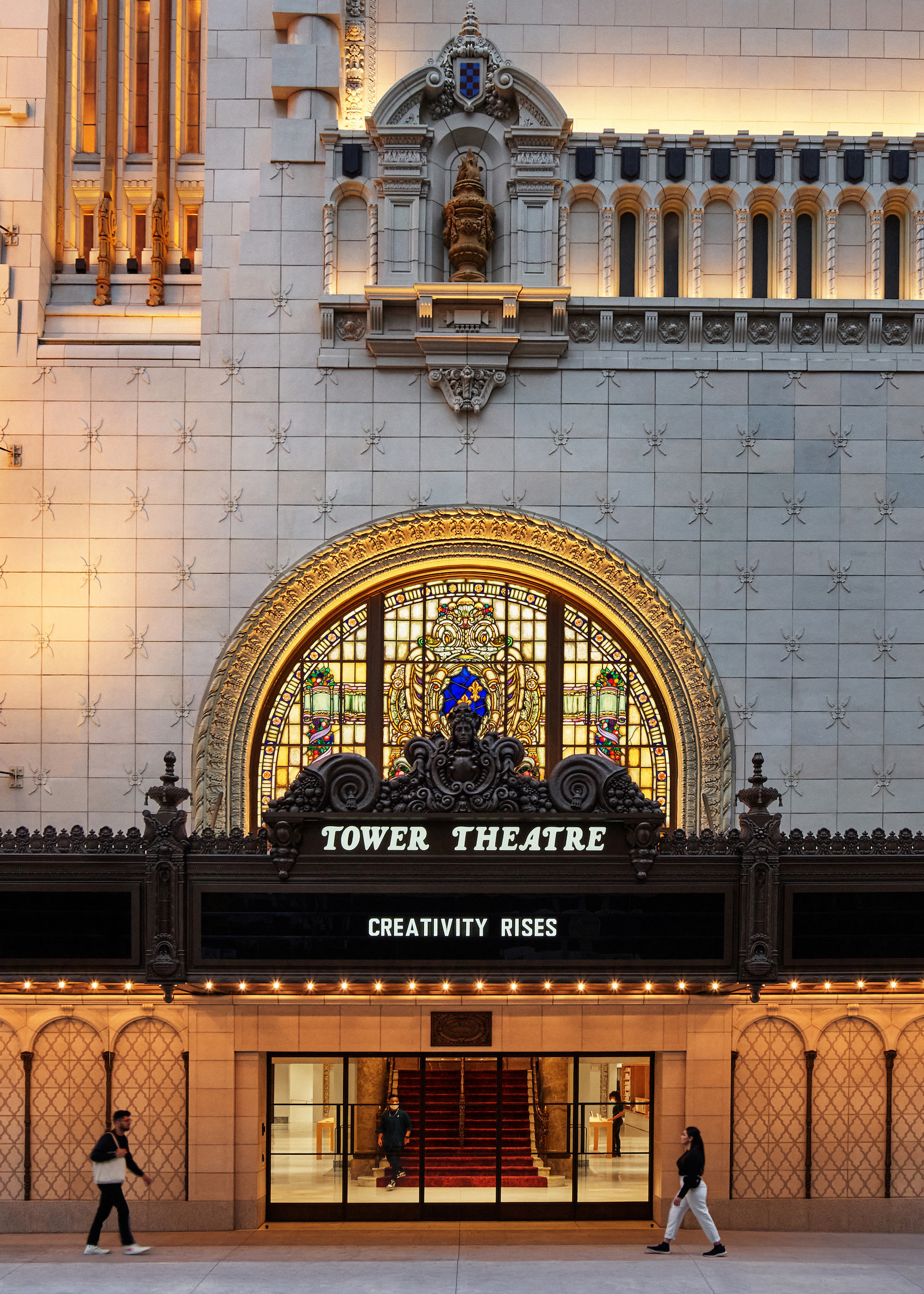 apple_nso-tower-theater-la_front-exterior_06222021.jpg