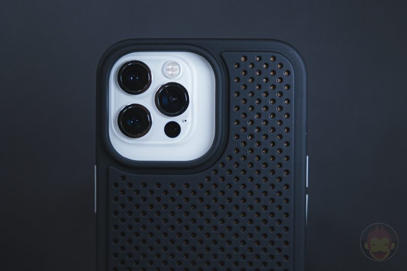 iPhone 13 Proのケースを入手！大型化したカメラをiPhone 12 Proと比較 